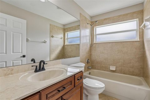 House in Kissimmee, Florida 4 bedrooms, 226.22 sq.m. № 2094366 - photo 21