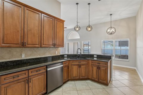 House in Kissimmee, Florida 4 bedrooms, 226.22 sq.m. № 2094366 - photo 15