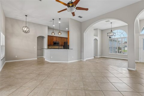 House in Kissimmee, Florida 4 bedrooms, 226.22 sq.m. № 2094366 - photo 12