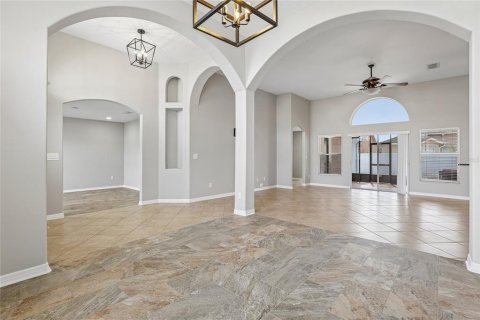 House in Kissimmee, Florida 4 bedrooms, 226.22 sq.m. № 2094366 - photo 9