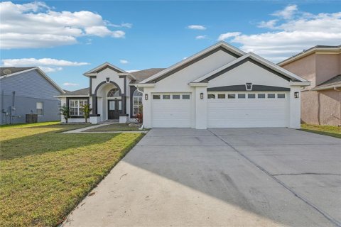 House in Kissimmee, Florida 4 bedrooms, 226.22 sq.m. № 2094366 - photo 2