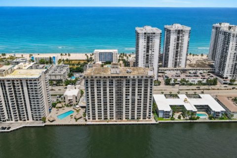 Copropriété à vendre à Hollywood, Floride: 2 chambres, 113.15 m2 № 2186172 - photo 3