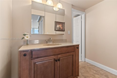 Copropriété à vendre à Hollywood, Floride: 2 chambres, 113.15 m2 № 2186172 - photo 24