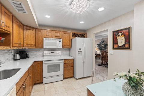 Copropriété à vendre à Hollywood, Floride: 2 chambres, 113.15 m2 № 2186172 - photo 17