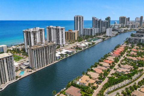 Copropriété à vendre à Hollywood, Floride: 2 chambres, 113.15 m2 № 2186172 - photo 4
