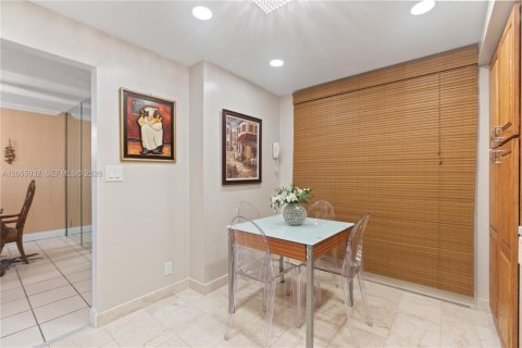Copropriété à vendre à Hollywood, Floride: 2 chambres, 113.15 m2 № 2186172 - photo 18