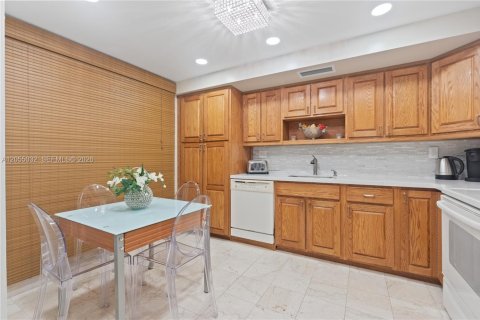 Copropriété à vendre à Hollywood, Floride: 2 chambres, 113.15 m2 № 2186172 - photo 15