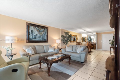 Copropriété à vendre à Hollywood, Floride: 2 chambres, 113.15 m2 № 2186172 - photo 9