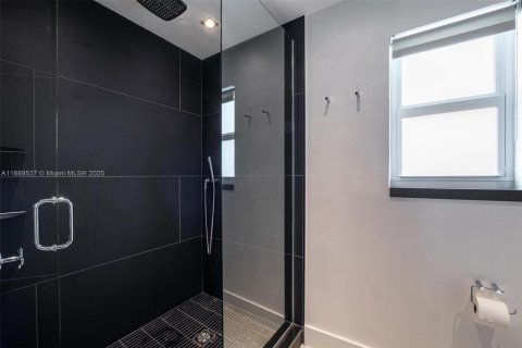 Купить таунхаус в Майами-Бич, Флорида 4 спальни, 200.95м2, № 1939158 - фото 15