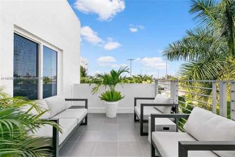 Купить таунхаус в Майами-Бич, Флорида 4 спальни, 200.95м2, № 1939158 - фото 21