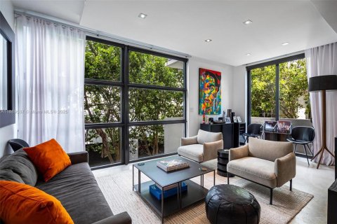 Купить таунхаус в Майами-Бич, Флорида 4 спальни, 200.95м2, № 1939158 - фото 1