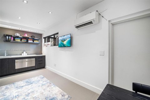 Купить таунхаус в Майами-Бич, Флорида 4 спальни, 200.95м2, № 1939158 - фото 19