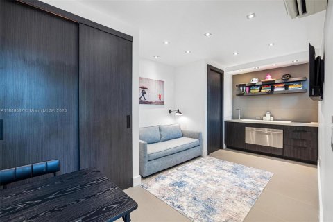 Купить таунхаус в Майами-Бич, Флорида 4 спальни, 200.95м2, № 1939158 - фото 17