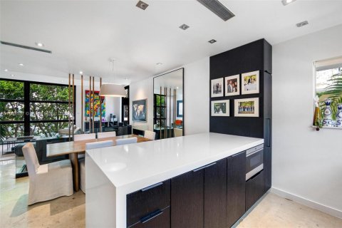 Купить таунхаус в Майами-Бич, Флорида 4 спальни, 200.95м2, № 1939158 - фото 6