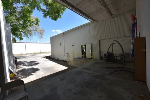 Immobilier commercial à louer à Tampa, Floride: 2168.9 m2 № 2106030 - photo 6