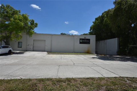 Immobilier commercial à Tampa, Floride 2168.9 m2 № 2106030