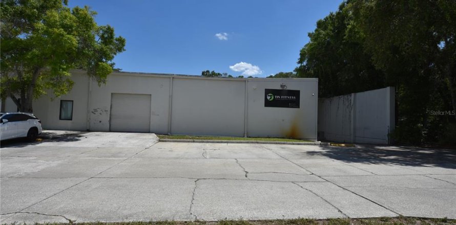 Immobilier commercial à Tampa, Floride 2168.9 m2 № 2106030