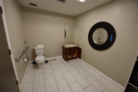 Immobilier commercial à louer à Tampa, Floride: 2168.9 m2 № 2106030 - photo 7