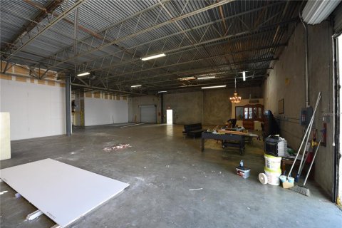 Immobilier commercial à louer à Tampa, Floride: 2168.9 m2 № 2106030 - photo 4