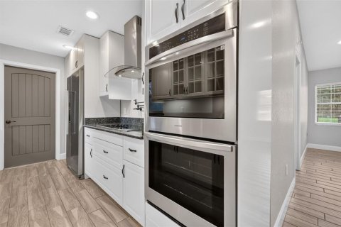Купить виллу или дом в Юстис, Флорида 5 комнат, 167.97м2, № 2416235 - фото 12