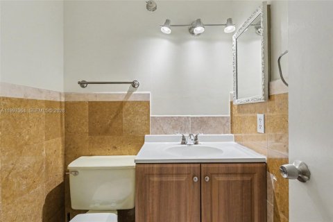 Condo in Hollywood, Florida, 1 bedroom  № 2063277 - photo 17