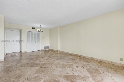 Condo in Hollywood, Florida, 1 bedroom  № 2063277 - photo 14