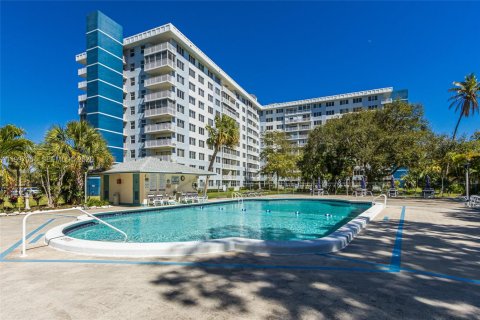 Condo in Hollywood, Florida, 1 bedroom  № 2063277 - photo 3