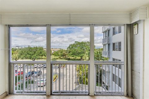 Condo in Hollywood, Florida, 1 bedroom  № 2063277 - photo 4