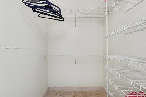 Condo in Hollywood, Florida, 1 bedroom  № 2063277 - photo 24