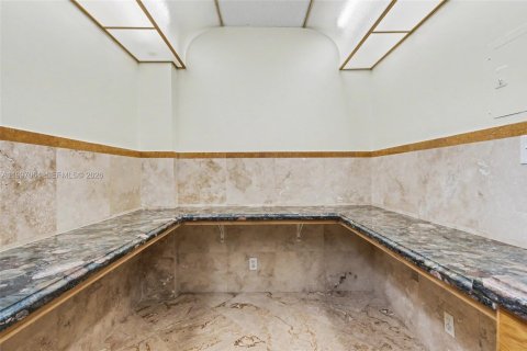 Condo in Hollywood, Florida, 1 bedroom  № 2063277 - photo 13