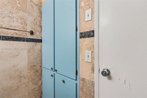 Condo in Hollywood, Florida, 1 bedroom  № 2063277 - photo 23