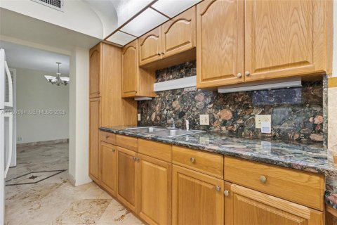 Condo in Hollywood, Florida, 1 bedroom  № 2063277 - photo 11