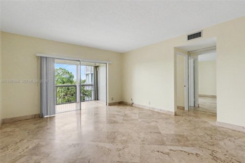 Condo in Hollywood, Florida, 1 bedroom  № 2063277 - photo 9