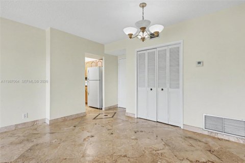 Condo in Hollywood, Florida, 1 bedroom  № 2063277 - photo 8