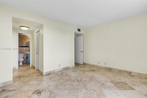 Condo in Hollywood, Florida, 1 bedroom  № 2063277 - photo 20