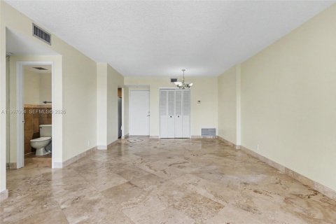 Condo in Hollywood, Florida, 1 bedroom  № 2063277 - photo 15
