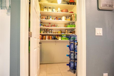 Townhouse in Clermont, Florida 4 bedrooms, 191.01 sq.m. № 1918280 - photo 11