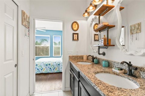 Townhouse in Clermont, Florida 4 bedrooms, 191.01 sq.m. № 1918280 - photo 22