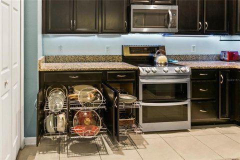 Townhouse in Clermont, Florida 4 bedrooms, 191.01 sq.m. № 1918280 - photo 10