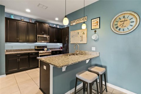 Townhouse in Clermont, Florida 4 bedrooms, 191.01 sq.m. № 1918280 - photo 9