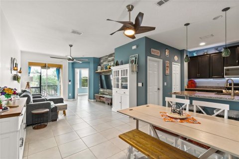 Townhouse in Clermont, Florida 4 bedrooms, 191.01 sq.m. № 1918280 - photo 5