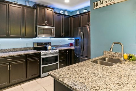 Townhouse in Clermont, Florida 4 bedrooms, 191.01 sq.m. № 1918280 - photo 7