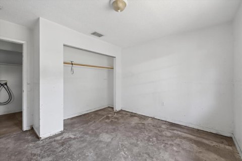 House in New Port Richey, Florida 3 bedrooms, 109.25 sq.m. № 1909235 - photo 18