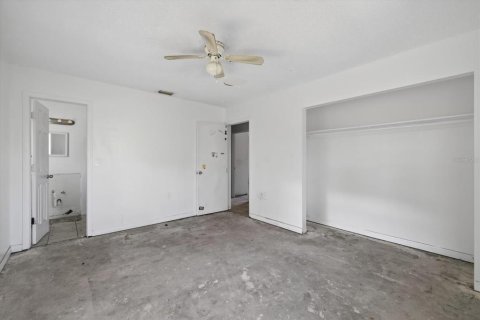 House in New Port Richey, Florida 3 bedrooms, 109.25 sq.m. № 1909235 - photo 13