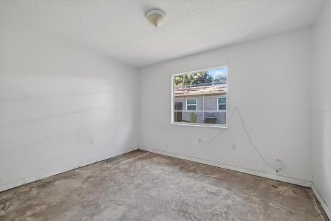 House in New Port Richey, Florida 3 bedrooms, 109.25 sq.m. № 1909235 - photo 17
