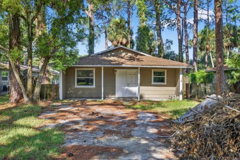House in New Port Richey, Florida 3 bedrooms, 109.25 sq.m. № 1909235 - photo 1