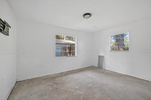 House in New Port Richey, Florida 3 bedrooms, 109.25 sq.m. № 1909235 - photo 15