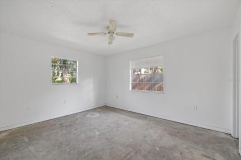 House in New Port Richey, Florida 3 bedrooms, 109.25 sq.m. № 1909235 - photo 12