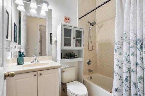 Casa en venta en Cutler Bay, Florida, 4 dormitorios, 252.97 m2 № 1999709 - foto 28