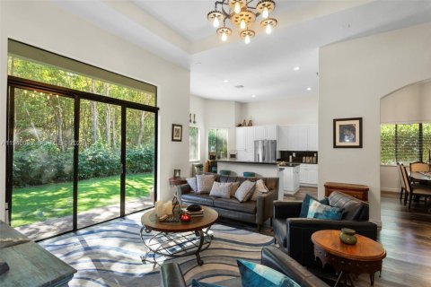 Casa en venta en Cutler Bay, Florida, 4 dormitorios, 252.97 m2 № 1999709 - foto 15